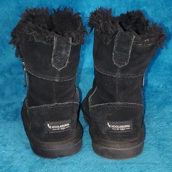 Size 8 Toddler Ugg Boots - Picture 2 of 8